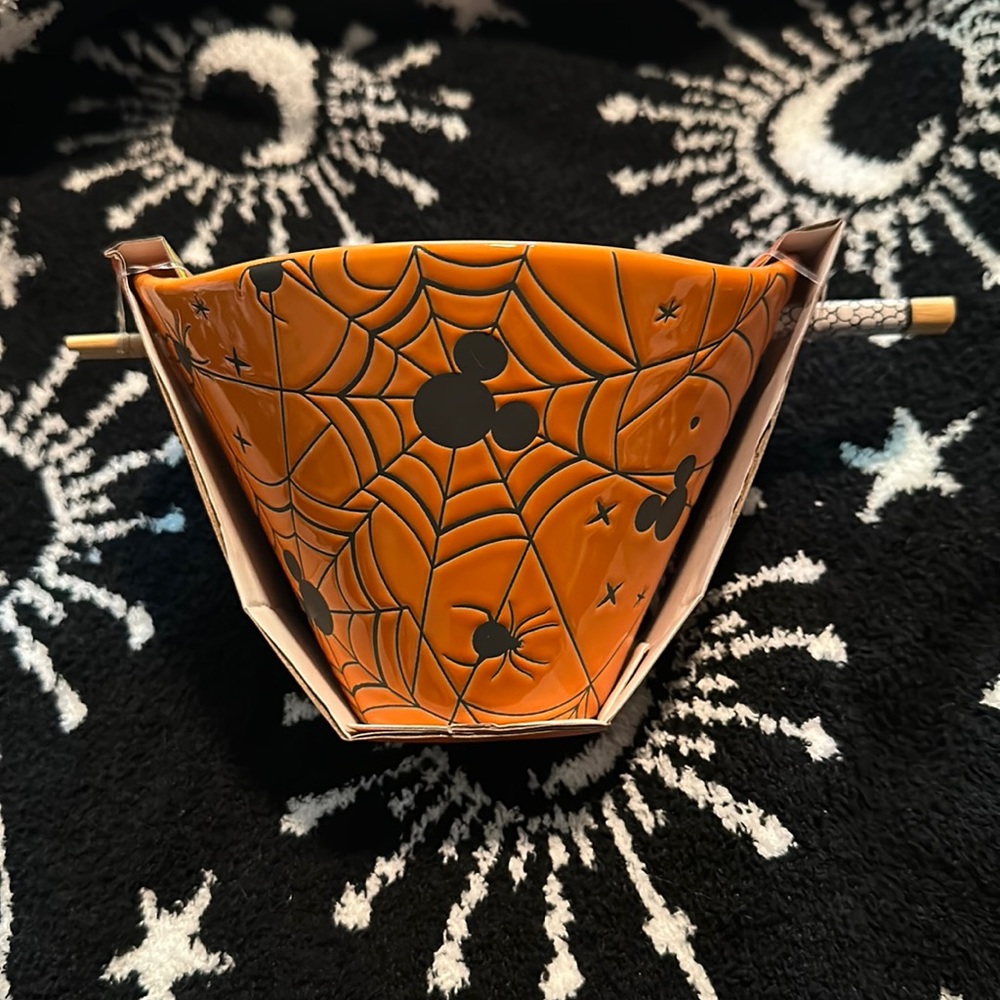 Disney ramen bowl with matching chopsticks